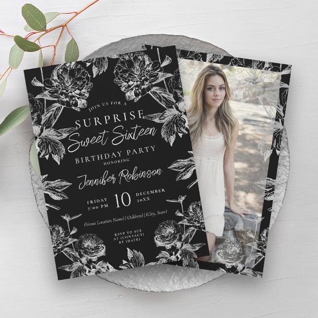 Schwarz-Silber-Foto-ÜBERRASCHUNG Sweet 16 Einladung (Black Silver Floral Photo SURPRISE Sweet 16 Invitation)