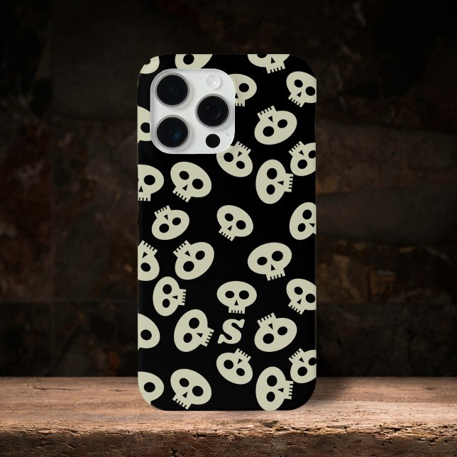 Schwarz und Creme Niedlich Skulls Muster Monogramm Case-Mate iPhone Hülle (Add your initial to this cute skull phone case!)
