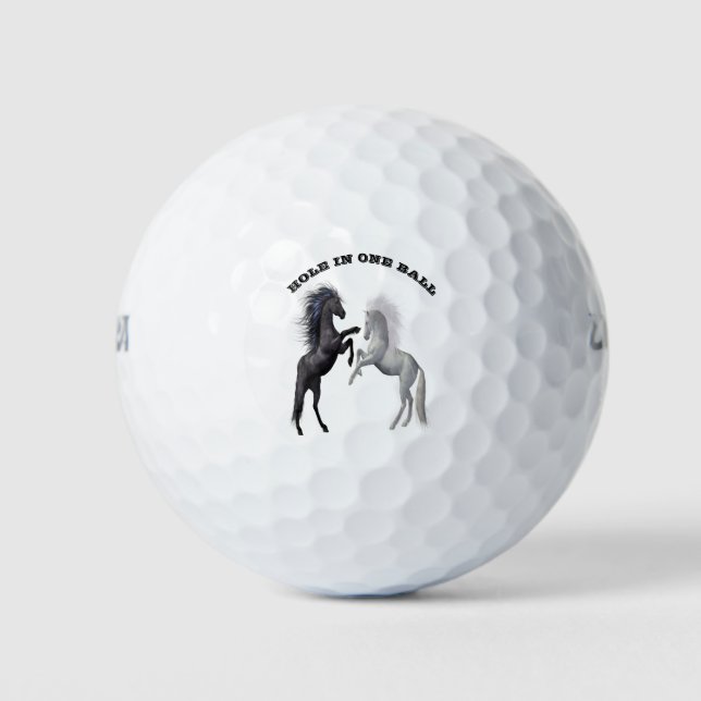 Schwarz und ein weißes Pferd, das kämpft Golfball (Vorderseite)