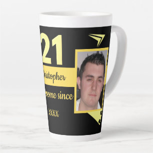 Schwarz und gelb mit Namen 21. Geburtstagsfoto Milchtasse