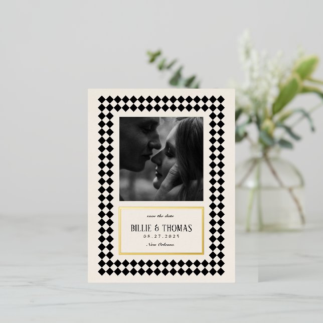 Schwarz und Gold auf dem ivorischen Schachbrett -  Folie Einladungspostkarte (Stehend vorne)