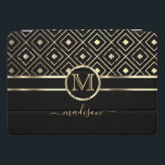 Schwarz und Gold in einem geometrischen Muster iPad Pro Cover<br><div class="desc">iPad Case / Cover für Sie bereit, mit Ihrem Monogramm und Namen zu personalisieren. ⭐ Dieses Produkt ist zu 100% benutzerdefinierbar. Grafiken und Text können gelöscht, verschoben, verändert, verändert, gedreht usw... ⭐ 99% meiner Designs in meinem Geschäft sind in Schichten gemacht. Damit können Sie die Größe und den Text der...</div>