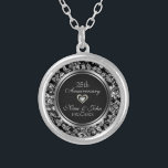 Schwarz und Metallisches Silber 25. Hochzeitstag Versilberte Kette<br><div class="desc">Elegante,  schwarz und silbergraue Vintage Blumendampfer.</div>