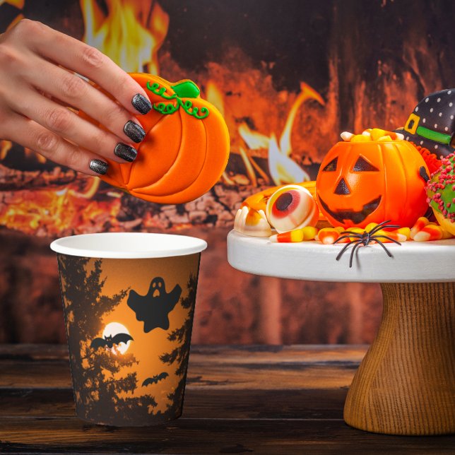 Schwarz und Orange Spooky Halloween Night Szene Pappbecher (Halloween)