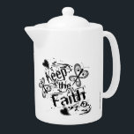 Schwarz und Weiß Behielt den Faith Graffiti Teapot<br><div class="desc">Ein Retro-Hippie-Stil "Behalt den Glauben" Teekanne mit Grunge-Schrift und illustriert mit Graffiti-Schmetterlinge,  gepunktete Herzen und andere Details! Schmetterlinge und Herzen Originalkunst.</div>