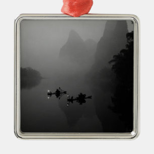 Schwarz und Weiß, China, Li-Fluss, Fischer auf Ornament Aus Metall