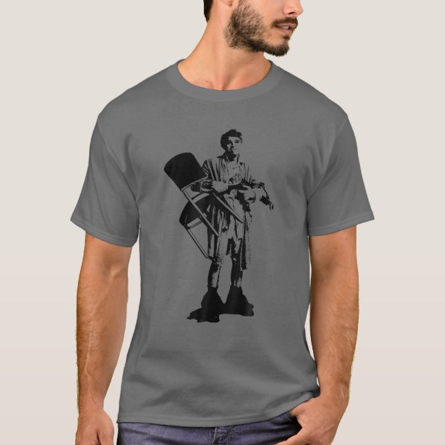 Schwarz und Weiß der Mann hält den Vorsitz Design  T-Shirt (Vorderseite)