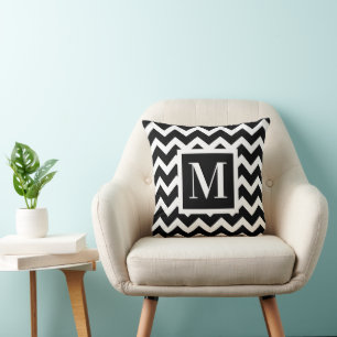 Schwarz und Weiß Moderne elegante Zigzag Monogram Kissen