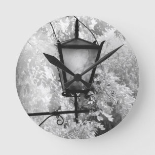 Schwarz-Weiß-Ansicht der Leuchte Runde Wanduhr