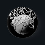Schwarz-Weiß-Basketball Button<br><div class="desc">Beliebte Sportarten in den USA - Basketball Artworks - Ball & Net</div>