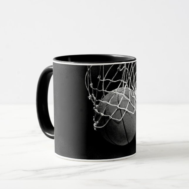 Schwarz-Weiß-Basketball Tasse (Vorderseite Links)
