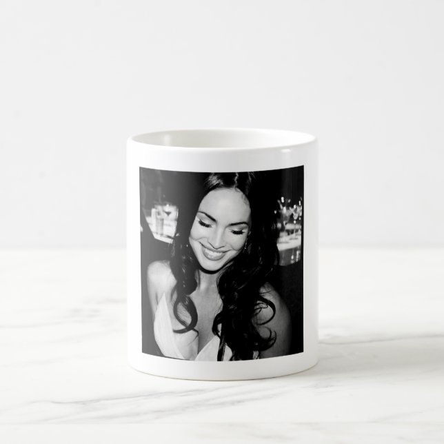 Schwarz-Weiß-Bild von Megan Fox Kaffeetasse (Mittel)