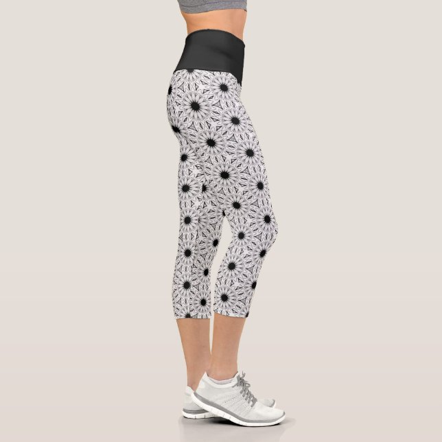 Schwarz-Weiß-Blume Capri Leggings (Rechts)