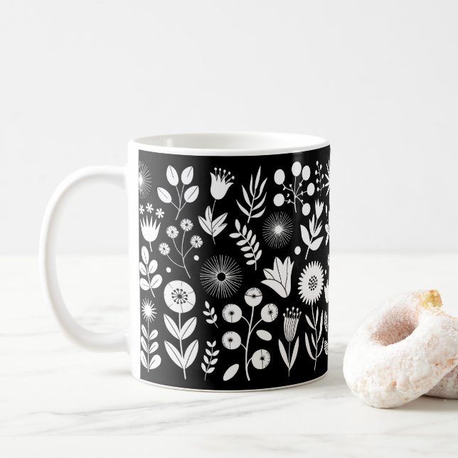 Schwarz-Weiß-Boho-Wildblume Kaffeetasse (Mit Donut)