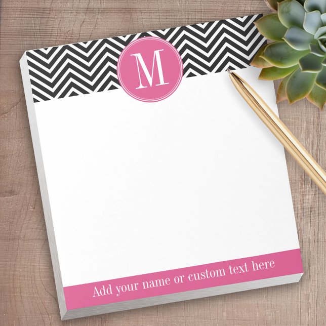 Schwarz-Weiß-Chevronen, benutzerdefinierte rosa Mo Notizblock (Personalized notepad - great for a gift or your home office)