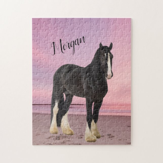 Schwarz-Weiß-Clydesdale am Strand bei Sunset Puzzle (Vertikal)