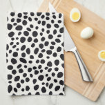 Schwarz-Weiß-Dalmatiner Abstraktes Muster Geschirrtuch<br><div class="desc">Das Abstrakte Pattern Küchentuch Black and White Dalmatiner verleiht Ihrem Küchendekor eine skurrile Touch. Dieses Handtuch ist perfekt für Hundefreunde und für alle, die ein einzigartiges künstlerisches Design genießen. Ob Sie es zum Trocknen von Geschirr oder als dekorativer Akzent verwenden, es ist ideal, um Ihre Küche bei lässigen Treffen oder...</div>