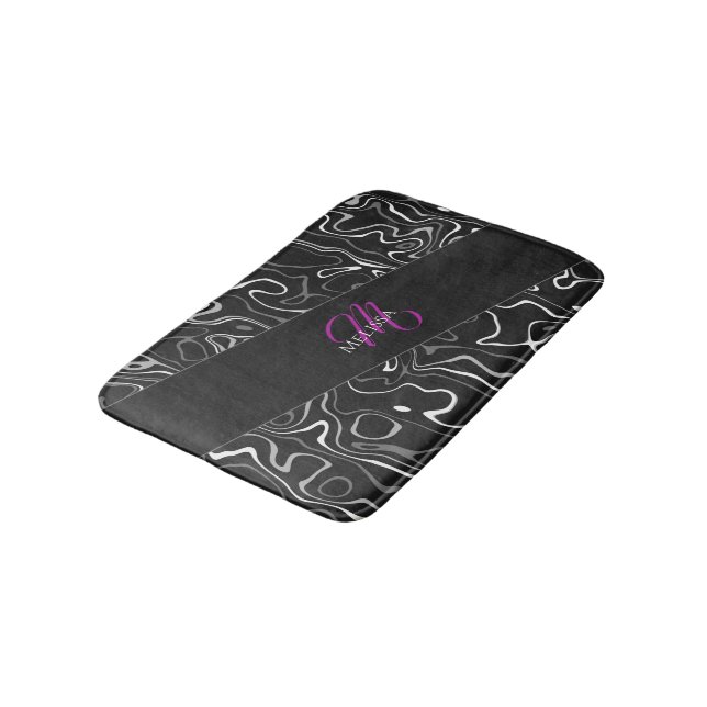 Schwarz-weiß-Damaskus abstraktes Muster Monogramm Badematte (Schrägansicht)