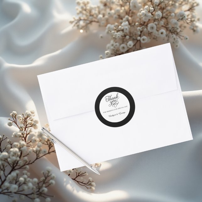 Schwarz & Weiß eleganter Charme dank Drehbuch Runder Aufkleber (Von Creator hochgeladen)