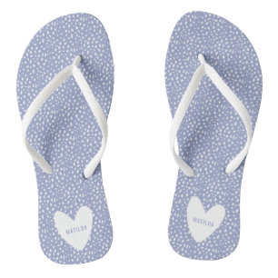 Schwarz-Weiß-Fleck mit personalisiertem Herz Flip Flops