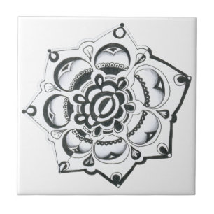 Schwarz-Weiß-Flora-Symmetrie Fliese