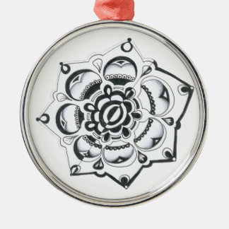 Schwarz-Weiß-Flora-Symmetrie Ornament Aus Metall