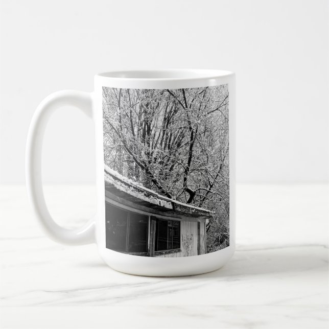Schwarz-Weiß-Foto der rustikalen Winterlandschaft Kaffeetasse (Links)