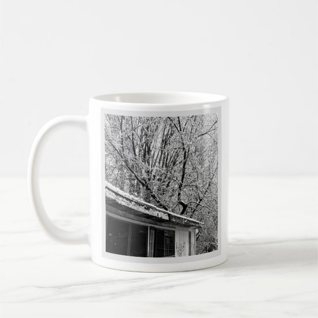 Schwarz-Weiß-Foto der rustikalen Winterlandschaft Kaffeetasse (Links)