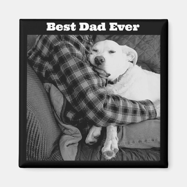 Schwarz-Weiß-Foto des Hundes mit Vater Magnet (Vorne)