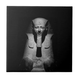 Schwarz-Weiß-Foto des Pharaoh-Königs Fliese