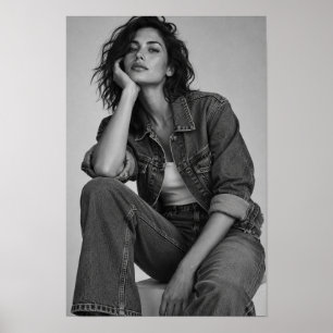 Schwarz-Weiß-Foto einer Frau in Jeansmode Poster
