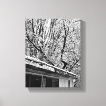 Schwarz-Weiß-Foto einer rustikalen winterlichen Sc