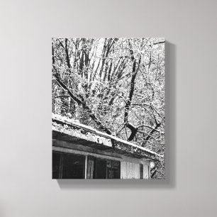 Schwarz-Weiß-Foto einer rustikalen winterlichen Sc Leinwanddruck