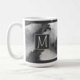 Schwarz-Weiß-Foto von Blätter der Weintraube Anfän Kaffeetasse