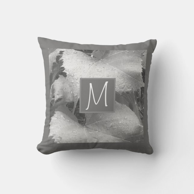 Schwarz-Weiß-Foto von Blätter der Weintraube Anfän Kissen (Vorderseite)