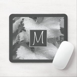 Schwarz-Weiß-Foto von Blätter der Weintraube Anfän Mousepad