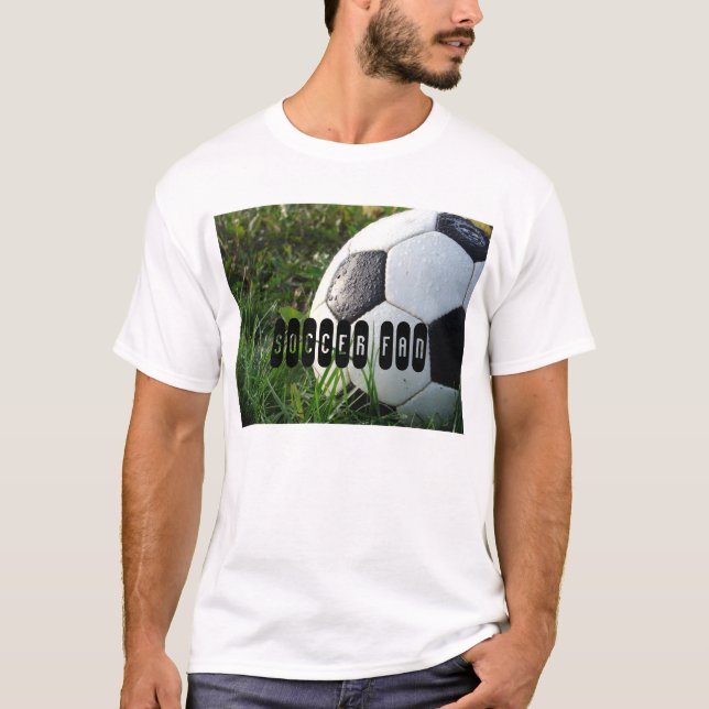 Schwarz-Weiß-Fußball im Grünen T-Shirt (Vorderseite)