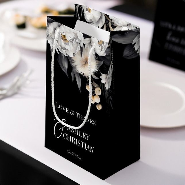 Schwarz-Weiß-Gastgeschenk Hochzeit Kleine Geschenktüte (Black and white elegant boho wedding favors personalized  gift bag white peonies gift bag thank you )