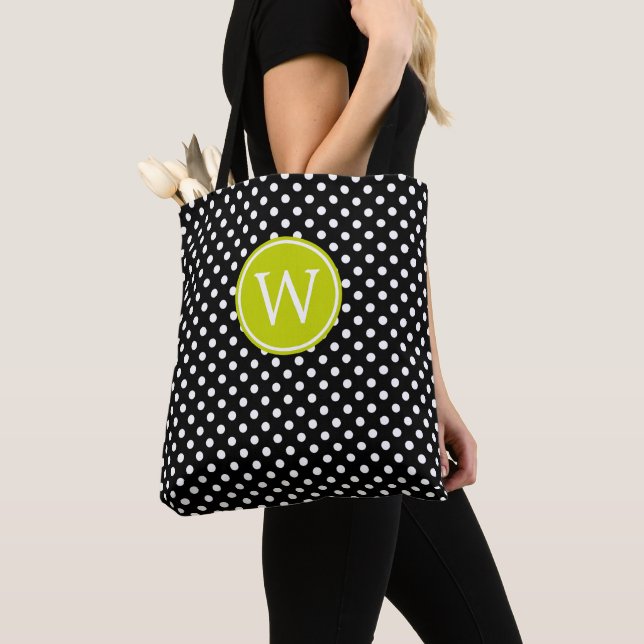 Schwarz-Weiß gepunktet mit Limettengrün-Monogramm (Von Nahem)