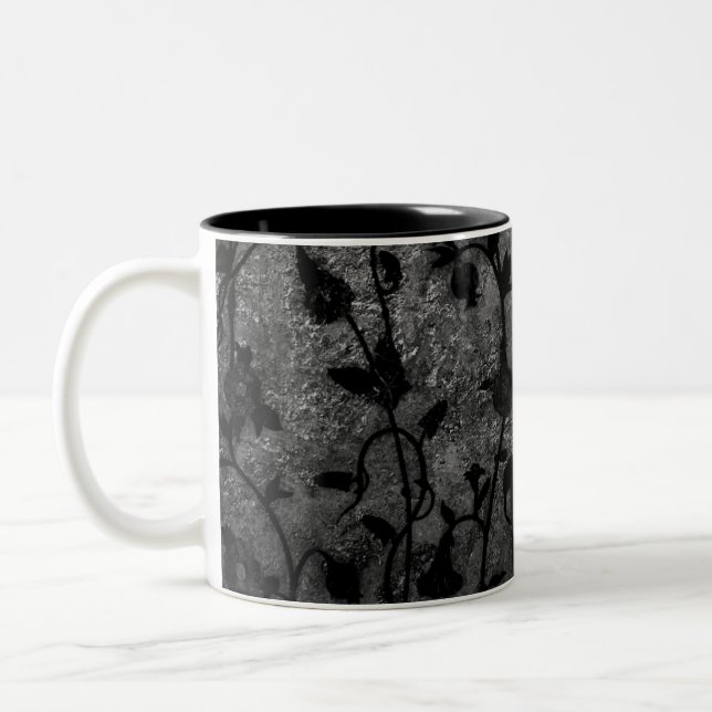 Schwarz-Weiß-Gotik Antike Blumen Zweifarbige Tasse (Links)