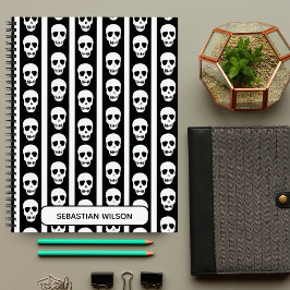 Schwarz-Weiß-Halloween-Skull-Muster Monogramm Notizbuch