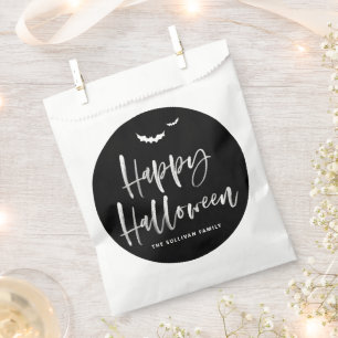 Schwarz-Weiß-Happy Halloween-Pinselkalligrafie Geschenktütchen