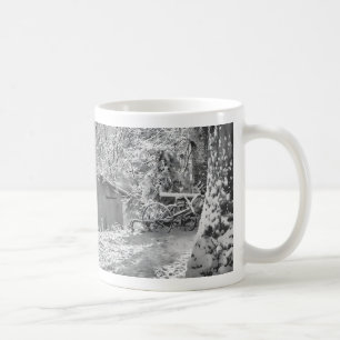 Schwarz-Weiß-Hintergrundbeleuchtung Tasse