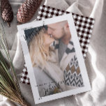 Schwarz/Weiß Kariert Merry & Verheiratetes Foto Feiertagskarte<br><div class="desc">Feiern Sie Ihre ersten Weihnachten als frisch verheiratete Gäste mit dieser wunderschön gestalteten "Merry & Verheiratet"-Karte, die ein intimes Foto-Layout und einen stilvollen, schwarz-weißen Buffalo-Karo kariert Backer bietet. Diese Karte ist perfekt, um Familie und Freunden einen angenehmen Urlaub zu ermöglichen. Sie vereint die Eleganz eines besonderen Augenblicks und die Freude...</div>
