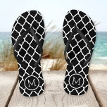 Schwarz-Weiß-Karokal Flip Flops<br><div class="desc">Maßgeschneiderte,  bedruckte Flop-Sandalen mit einem stilvollen marokkanischen Quartrefolienmuster und einem eigenen Monogramm oder einem anderen Text in einem Kreisrahmen. Klicken Sie auf Anpassen,  um Schriftart und Farben zu ändern oder eigene Bilder hinzuzufügen,  um ein einzigartiges Design zu erstellen!</div>