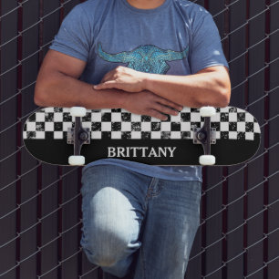 Schwarz-Weiß-Karton Skateboard