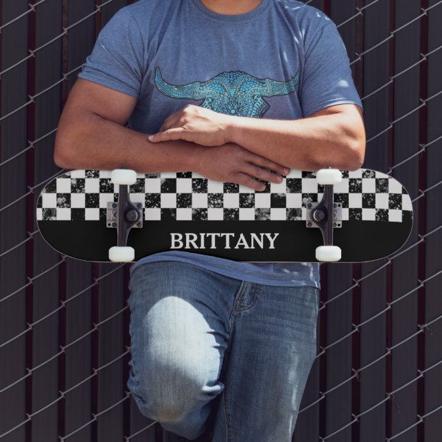 Schwarz-Weiß-Karton Skateboard (Außenbereich 3)