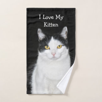 Schwarz-Weiß-Katze-Portrait Handtuch