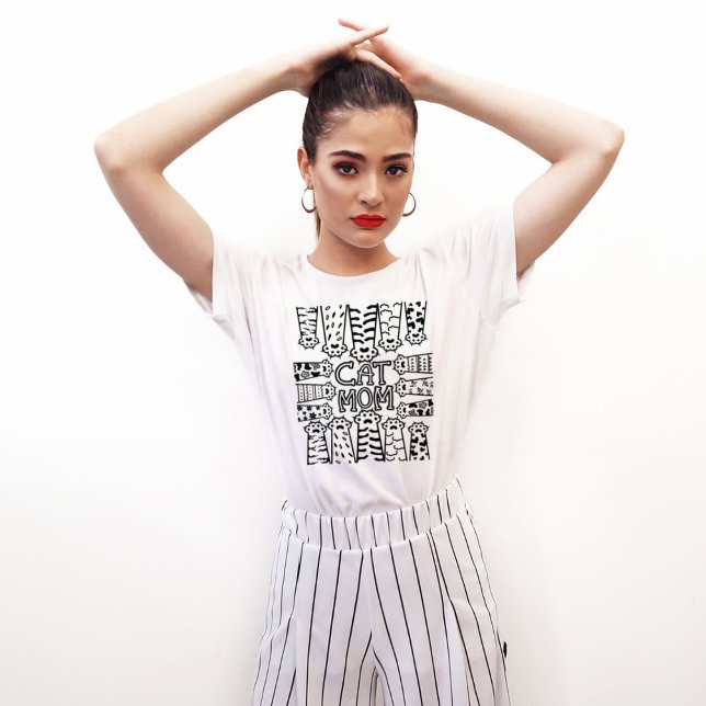 Schwarz-Weiß-Katzenmutter mit Katzenpfoten T-Shirt (Von Creator hochgeladen)