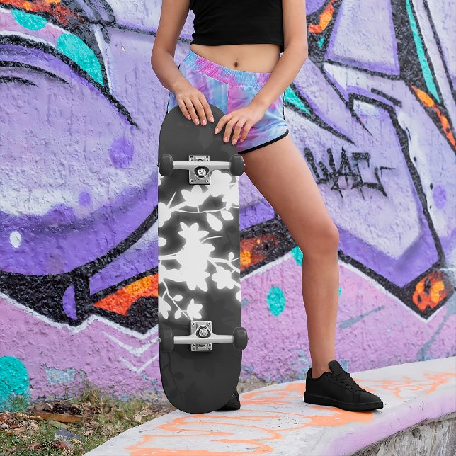 Schwarz-Weiß-Kirschblossom Skateboard (Von Creator hochgeladen)